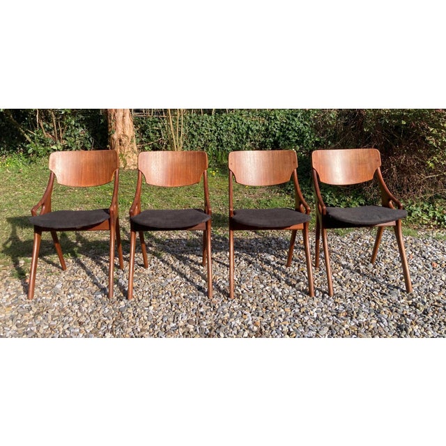 Stunning chairs by designer Arne Hovmand Olsen. They are a prime example of Danish craftsmanship and design. The movement...