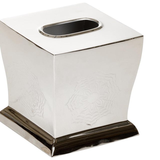 Waved edge tissue box is the perfect way to add a finishing touch to your home or office decor. Featuring a polished...