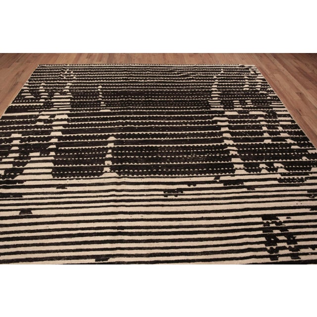 Early 21st Century Nazmiyal Collection Wool Modern Cream and Charcoal Rug For Sale - Image 5 of 9