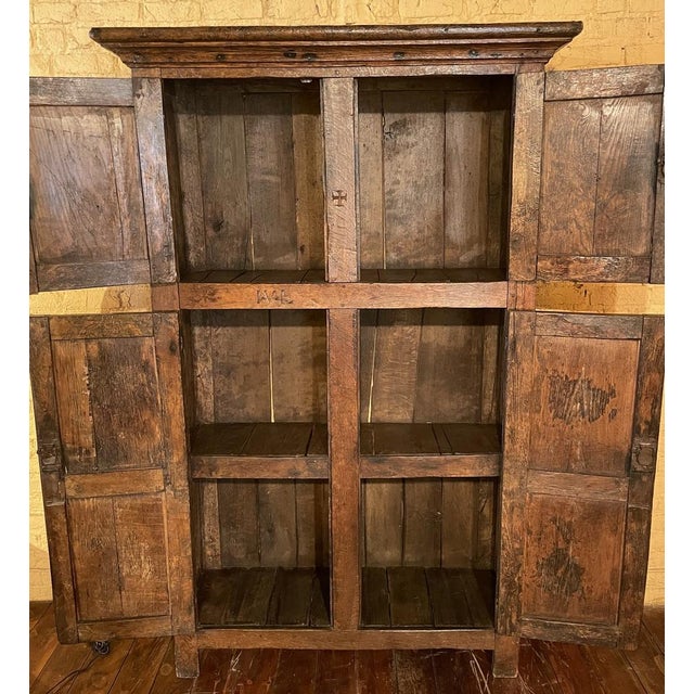 15th Century Gothic 4-Door Cupboard or Wardrobe in Oak For Sale - Image 9 of 18