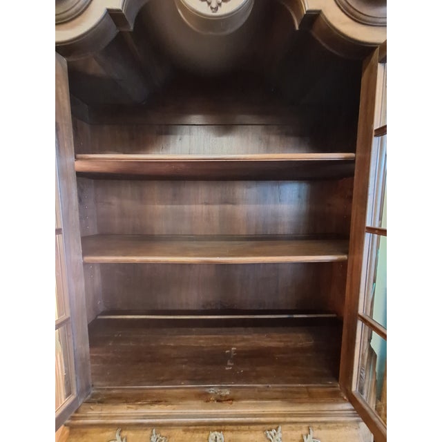 Early 20th Century Walnut Dutch Bombe Breakpoint Cabinet With Claw Feet For Sale - Image 17 of 18