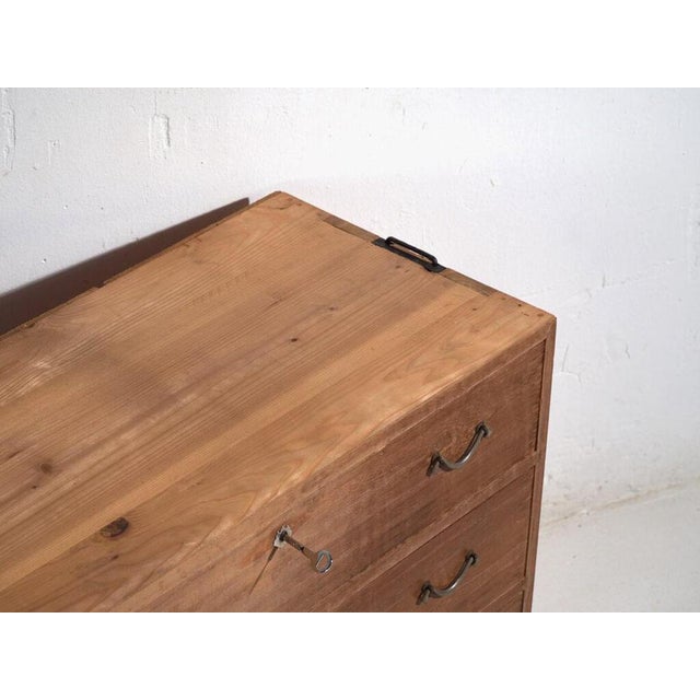 Antique Japanese chest of drawers – Taishō / Showa Period (c.1920-1970)Dimensions: Length: 91 cm Depth: 43 cm Height: 70...