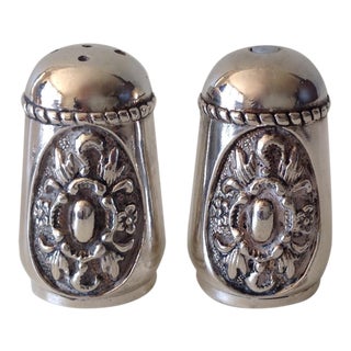 Vinatge Georgian-Style Silver Plate Salt & Pepper Shakers - a Pair For Sale