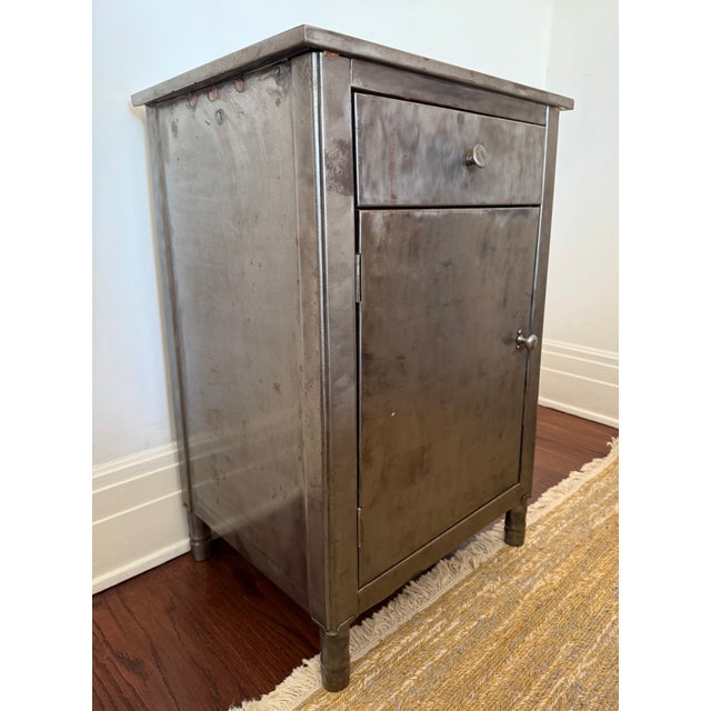 Metal Rare Vintage Doehler Industrial Nightstands, 2 Pieces For Sale - Image 7 of 8
