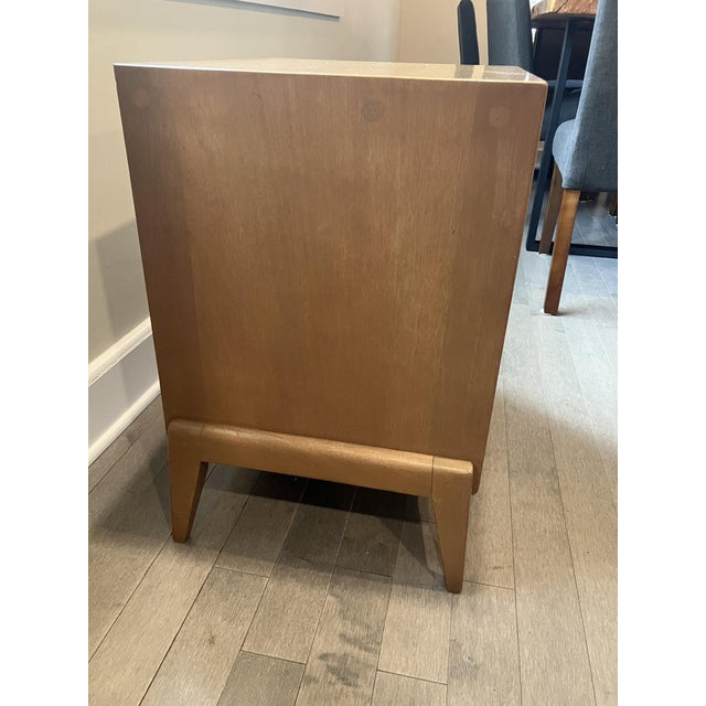 Mid-Century Modern Vintage Heywood‑Wakefield Mahogany Side Table Cabinet – Mid‑Century Storage With Drawer & Sliding Doors For Sale - Image 3 of 11