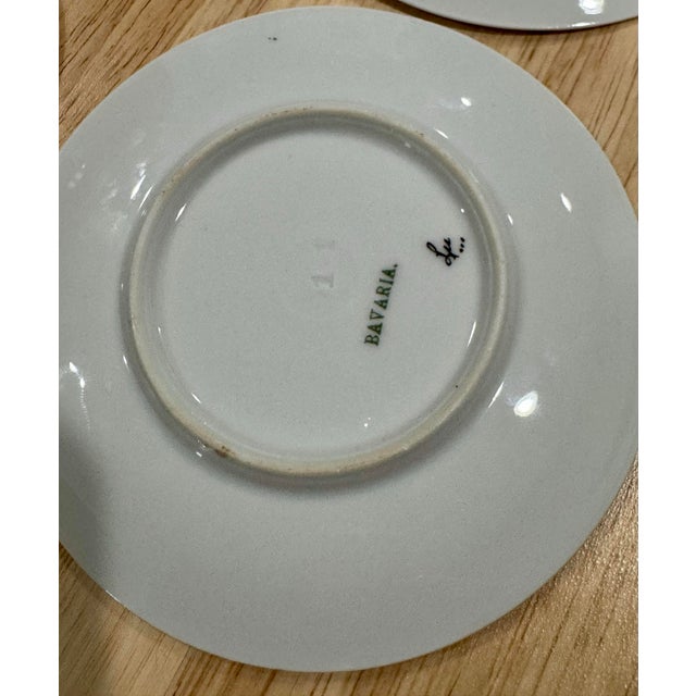1960s Vintage Mid Century Modern Bavarian Porcelain Bee Plates Hand Painted Folk Art Small - Set of 6 For Sale - Image 5 of 7