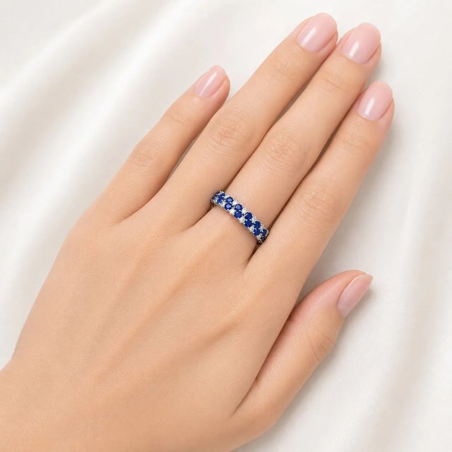 Modern Late 20th Century Size 6.5 18K White Gold Sapphire Diamond Eternity Wedding Band Ring For Sale - Image 3 of 3