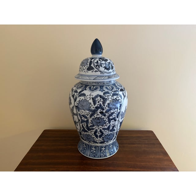 Chinoiserie Large Blue and White Porcelain Ginger Jar For Sale In South Bend - Image 6 of 10