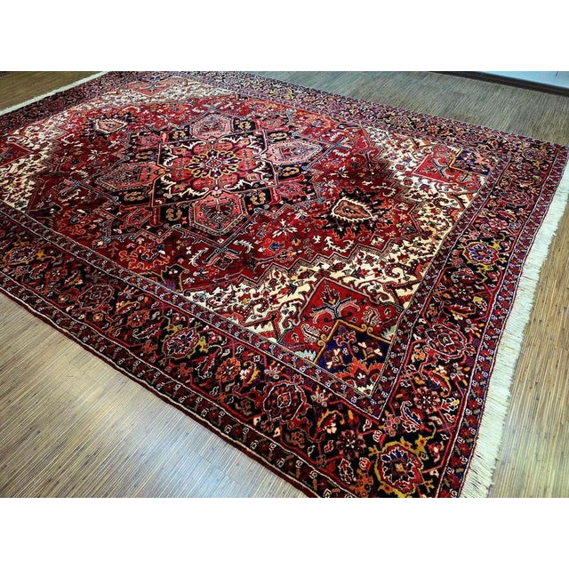 Middle Eastern Rug in Pure Wool For Sale - Image 4 of 11