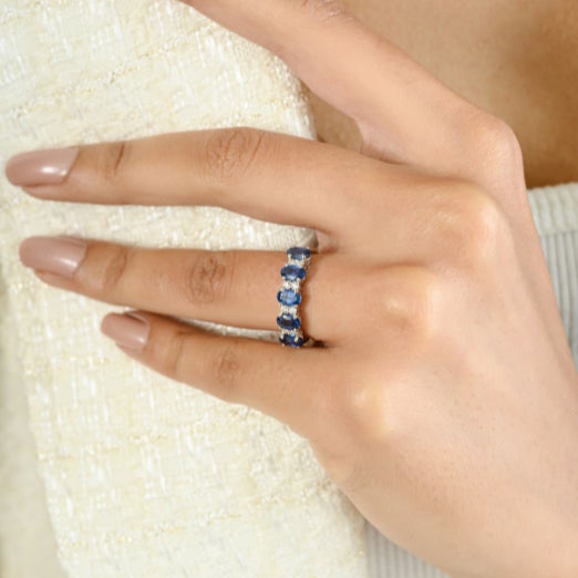 18k Gold Blue Sapphire Diamond Engagement Band Ring for Women Size 5.5 For Sale - Image 4 of 12