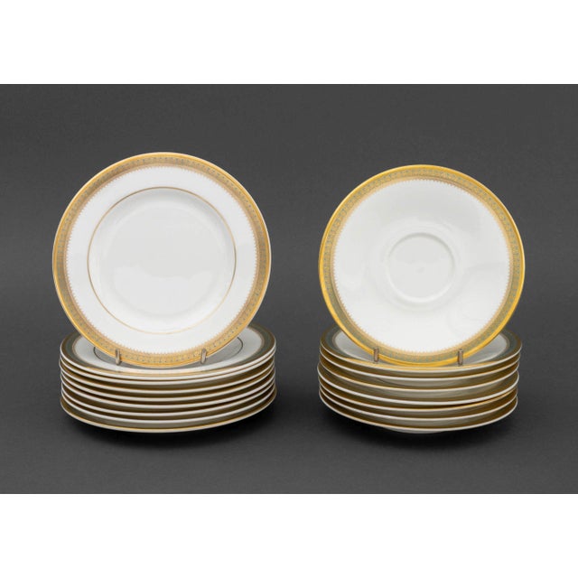 Royal Doulton "Clarendon" Pattern Partial Porcelain Dinnerware Service, 84 For Sale In New York - Image 6 of 18