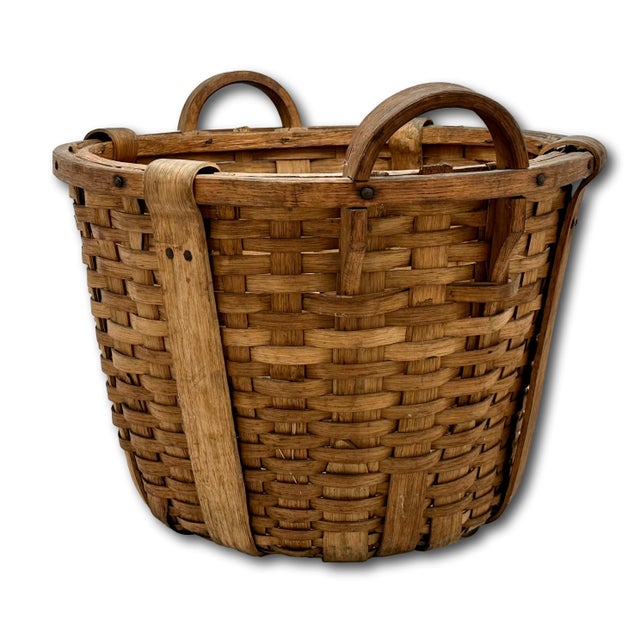 Early 20th Century Large Size Substantially Made Antique American Hand Woven Ash Wood Splint Maine Apple Farm Basket For Sale - Image 5 of 18