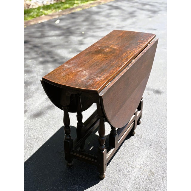 Early 18th Century 18th Century William and Mary Oak Gateleg Table For Sale - Image 5 of 10