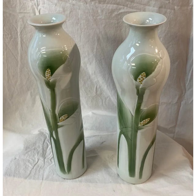 Maitland Smith Set of 2 Porcelain Vases Hand Painted. Vintage Showroom Samples