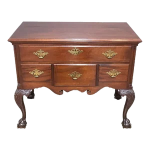 Mid 20th Century Kittinger Cw-19 Colonial Williamsburg Chippendale Mahogany Lowboy Claw & Ball