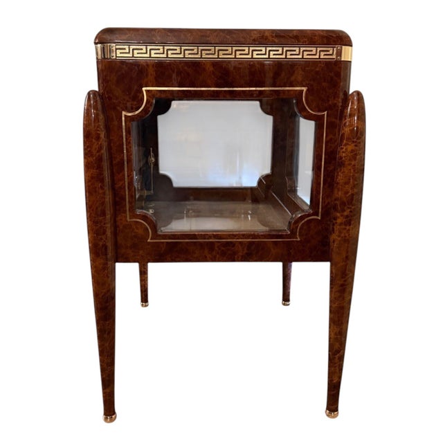 Versace Style Burl & Brass Greek Key Display Curio Vitrine. Italy, 20th Century. For Sale In Los Angeles - Image 6 of 8