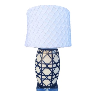 Navy Blue White Crosshatch Palm Beach Regency Lucite Base White Shade Table Lamp For Sale