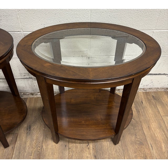 Late 20th Century Vintage Kincaid Elise Glass Top Two Tier Oval Transitional Style Side Tables For Sale - Image 5 of 15