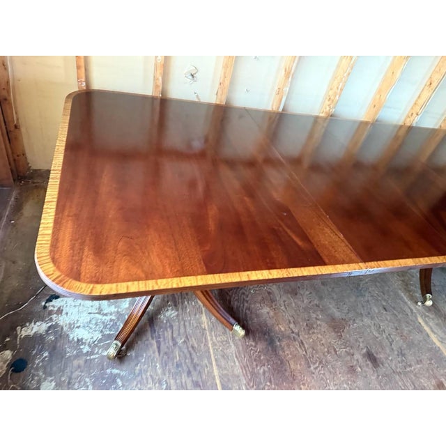 Mid 20th Century Vintage Regency Style Cross Banded Mahogany Dining Table With 2 Leaves by Biggs Furnture For Sale - Image 10 of 17