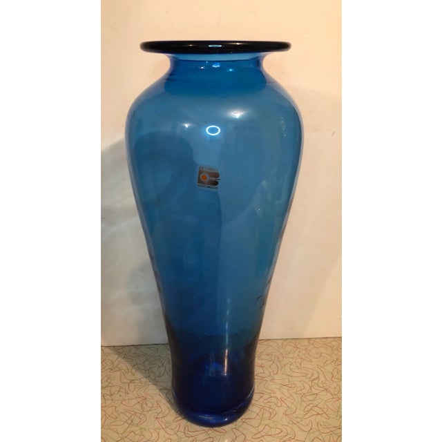 1980s Post Modern Blenko Blue Nuevo Floral Vase For Sale - Image 5 of 10