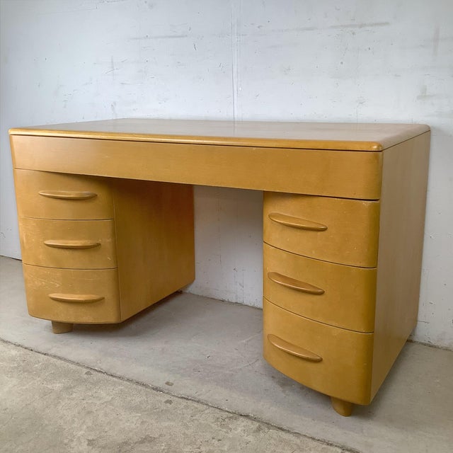 A tour de force of postwar American industrial design, this vintage kneehole desk by Heywood-Wakefield showcases the...