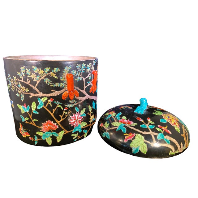 Early 20th Century Early 20th Century Chinese Qing Dynasty Black Porcelain Famille Noir Jar For Sale - Image 5 of 10