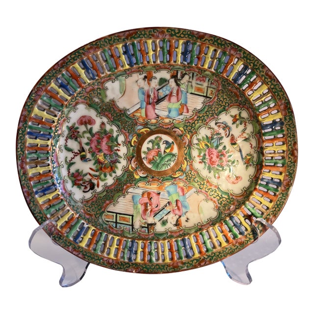 Early 19th Century Chinese Rose Medallion Pierced Platter For Sale