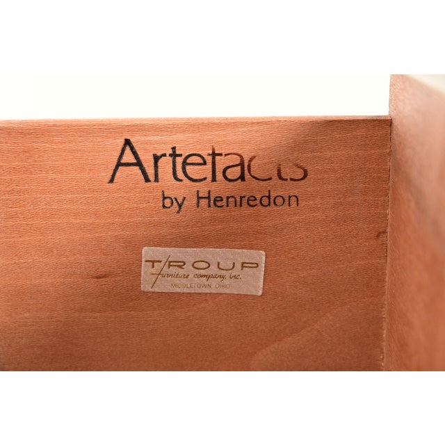 Henredon Mid-Century Modern Campaign Oak Nightstands, Pair For Sale - Image 9 of 15