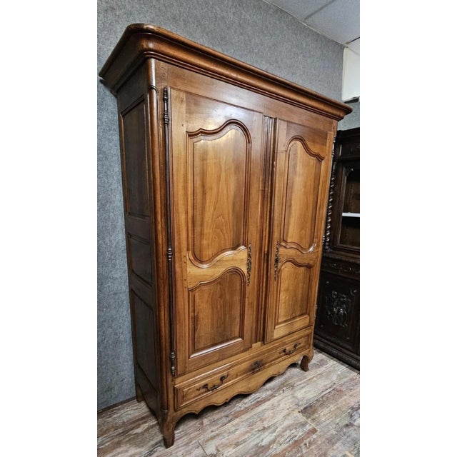 18th Century Louis XV Wardrobe in Walnut For Sale - Image 3 of 12