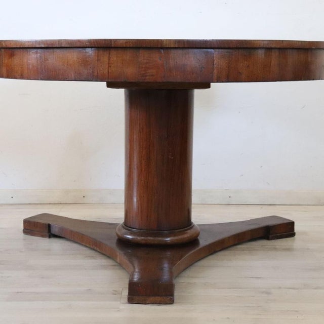 Antique Round Table in Walnut, 1800s For Sale - Image 3 of 12