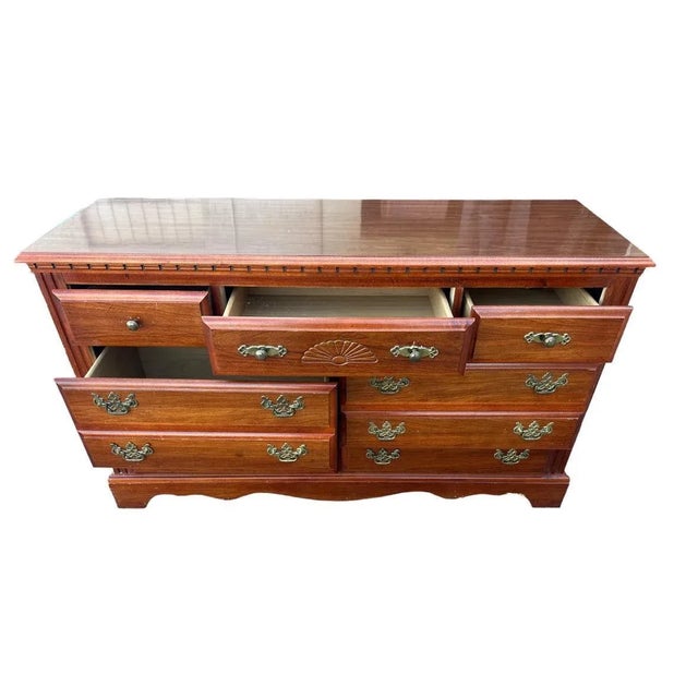 Traditional Broyhill Cherry Wood Georgian Dresser With Mirror Made in North Carolina For Sale - Image 3 of 4