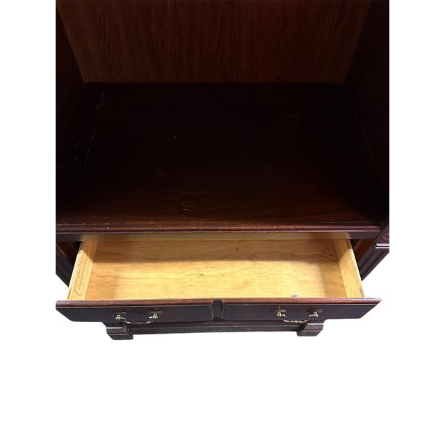 Art Deco 1970s Highland House Mahogany Display Cabinet With Adjustable Glass Shelves and Brass Hardware For Sale - Image 3 of 10