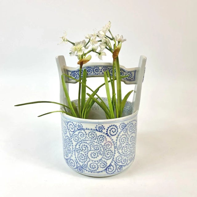 This is a contemporary blue and white hand painted container / bucket perfect for flowers or magazines! The manufacturer...