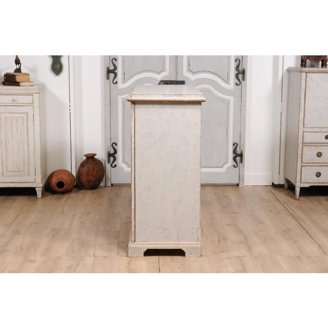 1820s Late Gustavian Period Swedish Buffet with Carved Reeded Diamond Motifs For Sale - Image 4 of 12