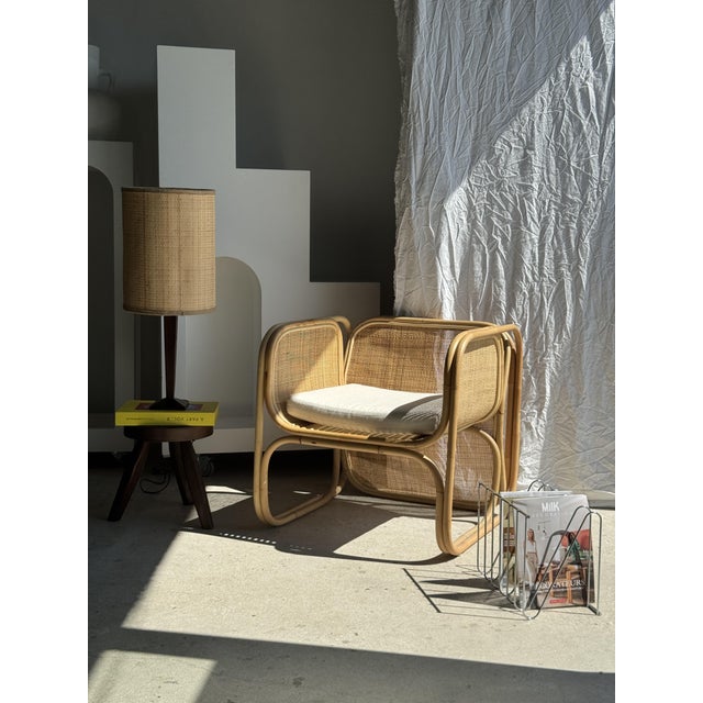 Vintage wooden lamp base, elegant geometric shape. Height: 43cm; Base diameter: 12cm; Weight: 0.43kg. Functional. European...