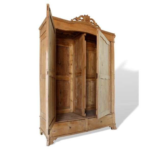 Antique Brown Fir Wardrobe, 1890s, in Good conditions. Designed 1890 to 1919