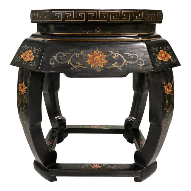 Early 20th Century Chinoiserie Black Lacquer Wood Stool / Side Table For Sale