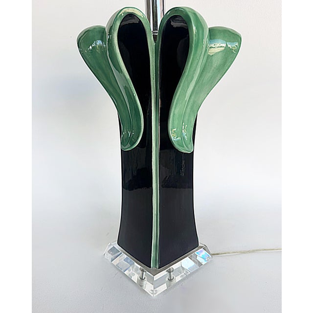 Late 20th Century Lucite and Table Lamp With Ceramic Leaves Opening From a Black Stem For Sale - Image 4 of 8