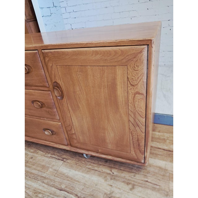 Mid-Century Windsor Sideboard in Elm by Lucian Ercolani for Ercol, 1960s For Sale - Image 15 of 18