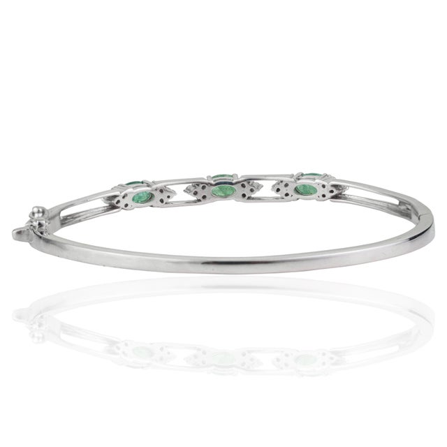 Not Yet Made - Made To Order Art Deco Style 1.67 Ct Oval Natural Emerald & Diamond Hinged Bangle Bracelet - New Year Gift For Sale - Image 5 of 12