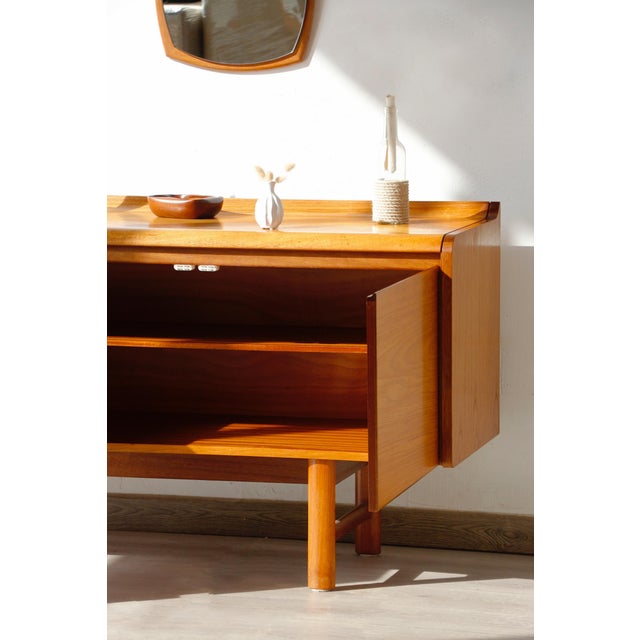 1960s Vintage Teak Petersfield Sideboard from White and Newton, 1960s For Sale - Image 5 of 18
