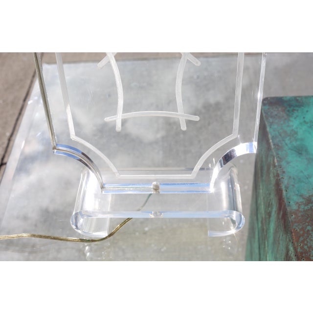 Transparent Vintage Lucite Pagoda Table Lamp For Sale - Image 8 of 11