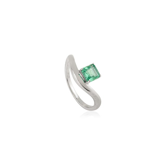 Art Deco Deco Style Minimal 14k White Gold Square-Cut Emerald Wave Solitaire Ring Size 6.5 For Sale - Image 3 of 14