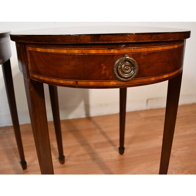 1910s Pair Antique English Hepplewhite Mahogany Side Tables / End Tables For Sale - Image 6 of 18