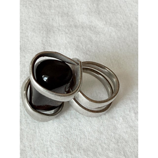 1970s Vintage 1970s Brutalist Modernist Smoky Quartz Statement Ring, Silver-Tone For Sale - Image 5 of 10