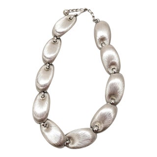 Vintage 1950s Signed Napier Book Piece Silvertone Florentine Finish Oval Link Necklace For Sale