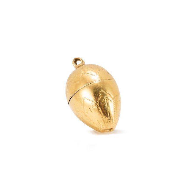 Gender: Ladies Metal Type: 18K Yellow Gold Length: 1.00 inches Width: 15.08 mm Weight: 7.54 grams Vintage ladies 18K...