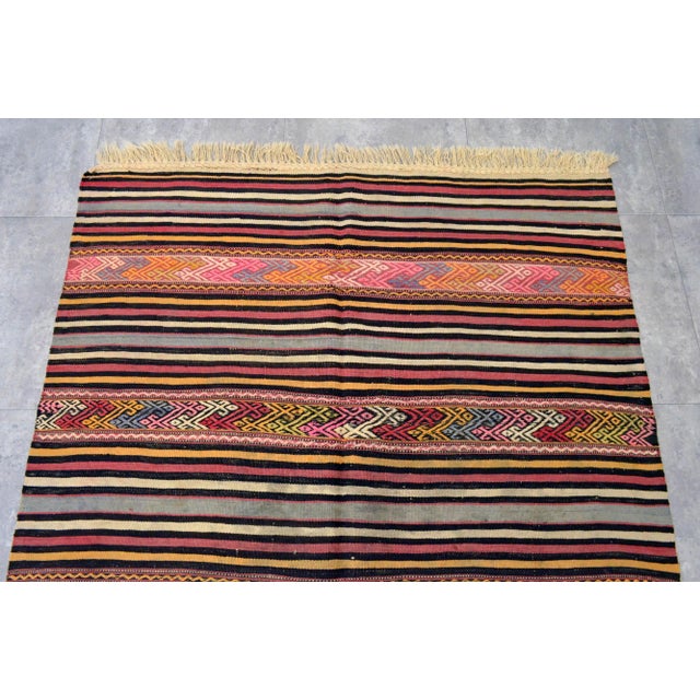 1960s Vintage Braided Rug. Flat Weave Area Rug - 4' 6" X 6' 11" For Sale - Image 5 of 11