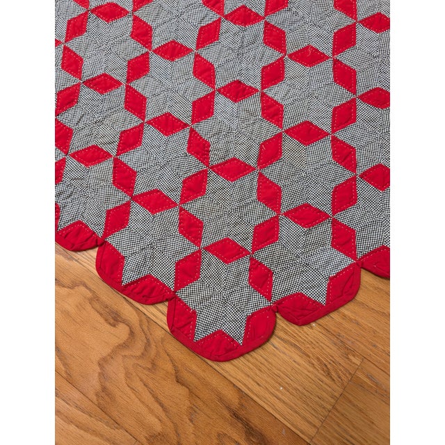 Ivory Vintage Handmade Hand Quilted, Hand Pieced Scalloped Edge Quilt For Sale - Image 8 of 11