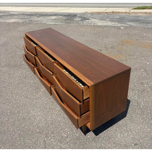 Fully-Refinished Mid Century United Diamond Front Dresser Set For Sale In Tampa - Image 6 of 16